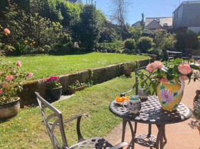 flat with Cornish charm, parking and garden